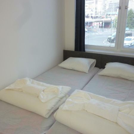 Apartman Van Ng Apartment Praha Bagian luar foto