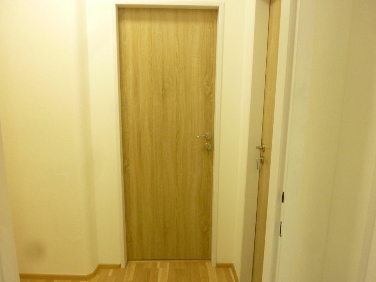 Apartman Van Ng Apartment Praha Bagian luar foto